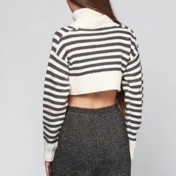 “ZARA” Cropped Turtleneck Sweater - Picture 2 of 15